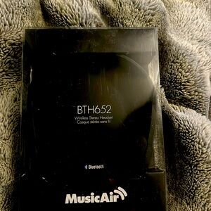 BTH652 Bluetooth headphones MusicAir